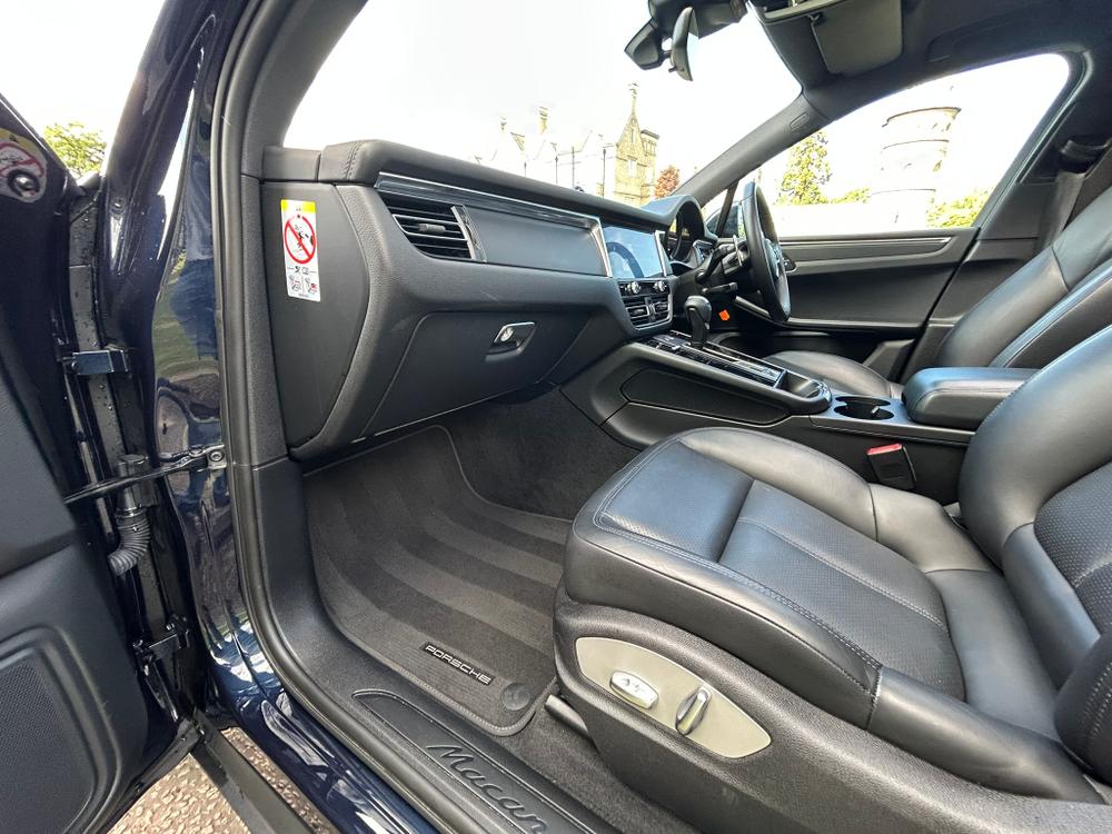 Used Porsche Macan RA71BBJ 35