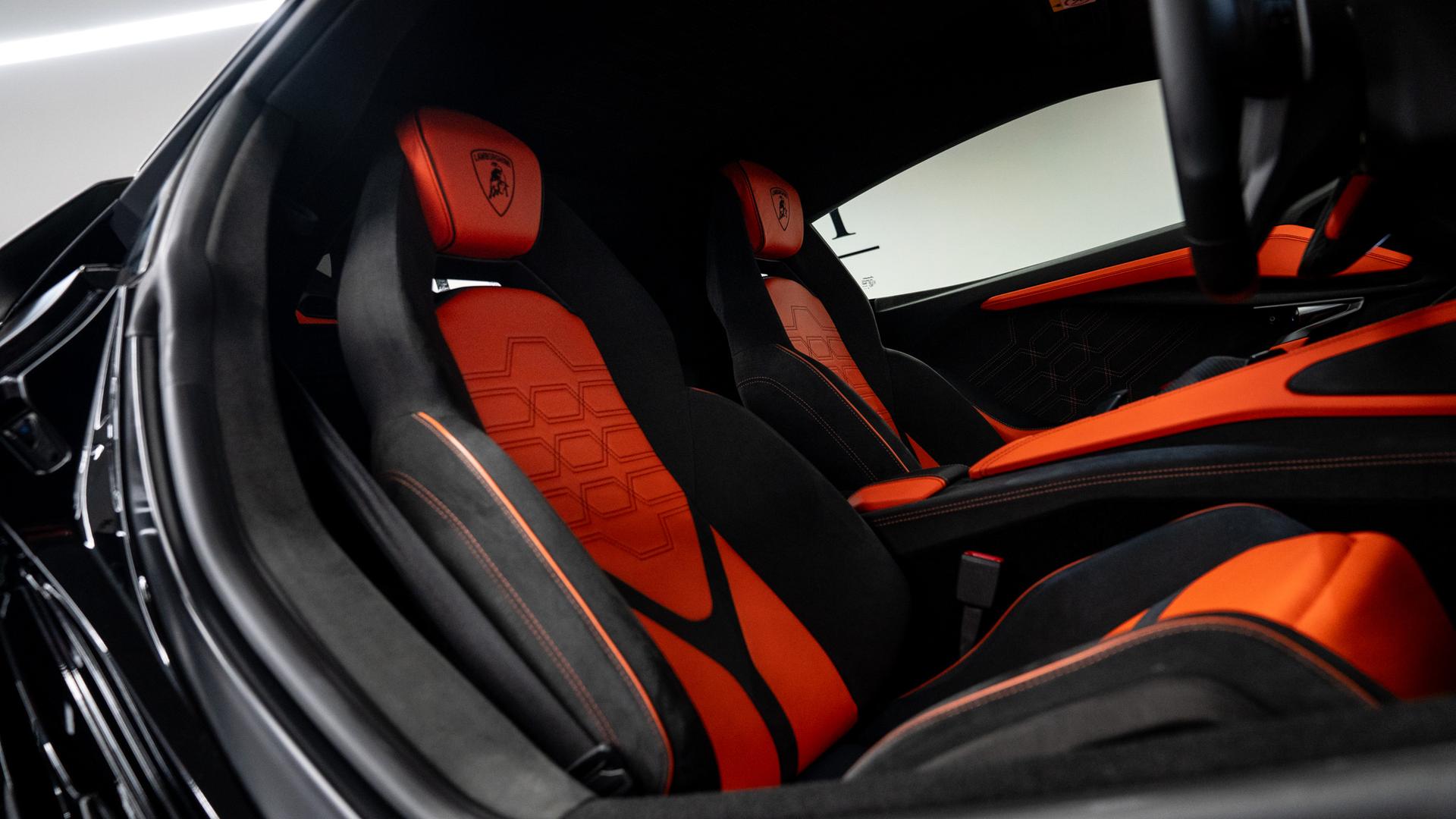 LAMBORGHINI Revuelto Photo cb1ffa35-2e17-444b-9f31-992fe034d827.jpg