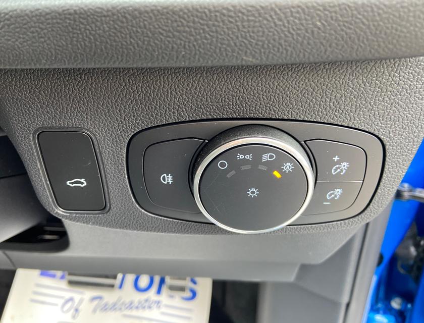 Ford Focus Photo cb21b81f-165f-4cfb-9c3d-6bf65a8da2a2.jpg