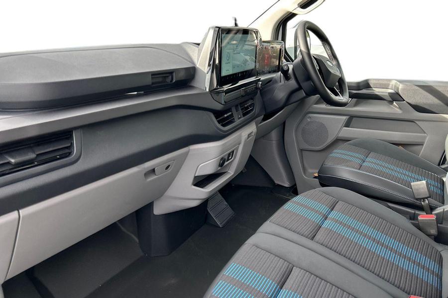 Ford TRANSIT CUSTOM Photo cb3a1799-2188-4b54-9536-954a9b5a2ce2.jpg