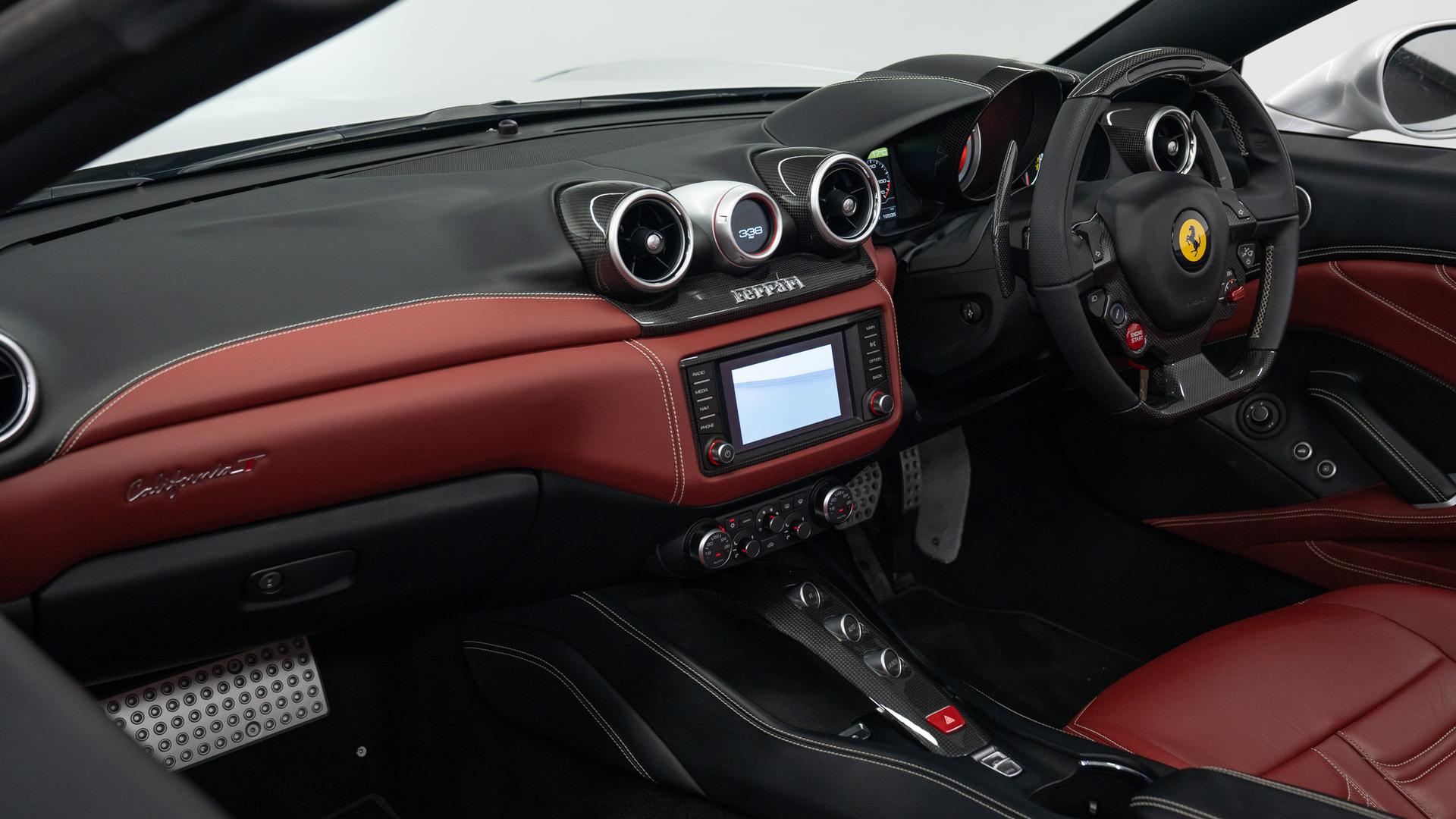 Ferrari California Photo cb40ae33-3edc-467d-942d-4ececd4b2128.jpg