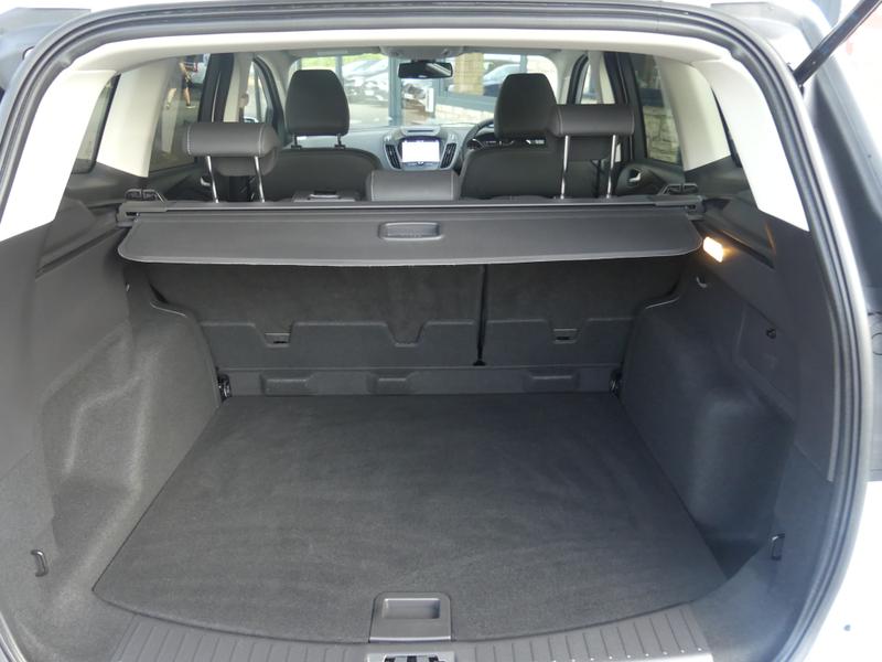 Ford Kuga Photo cb4128dc-4f67-4f0a-89a6-517d3a4447c5.jpg