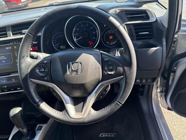 Honda Jazz Photo cb5620de-0a08-4c08-b48c-70339e543aa1.jpg