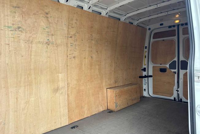 VOLKSWAGEN Crafter Photo 13