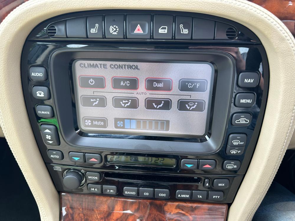 Used Jaguar XJ MM08KKG 37