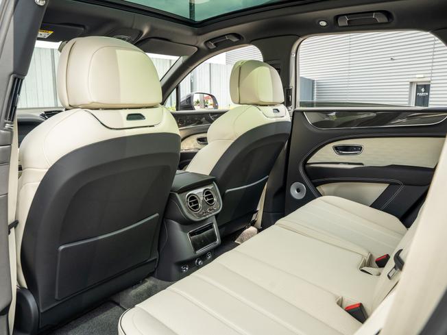 BENTLEY Bentayga Photo 32