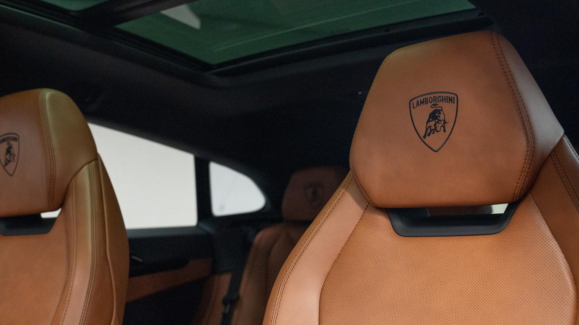 LAMBORGHINI Urus Photo cb8fe481-ff7f-4911-ae63-2baed255fd42.jpg