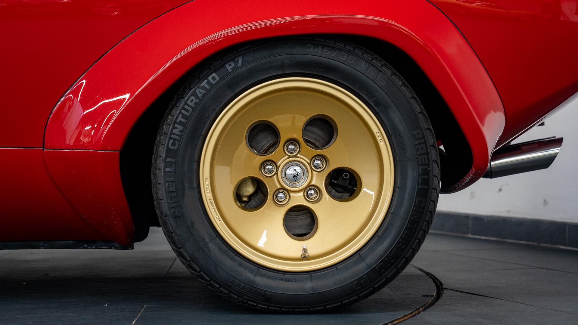 LAMBORGHINI Countach Photo cb9c08b0-2020-4d0b-ade3-dc0e8a79c6ac.jpg
