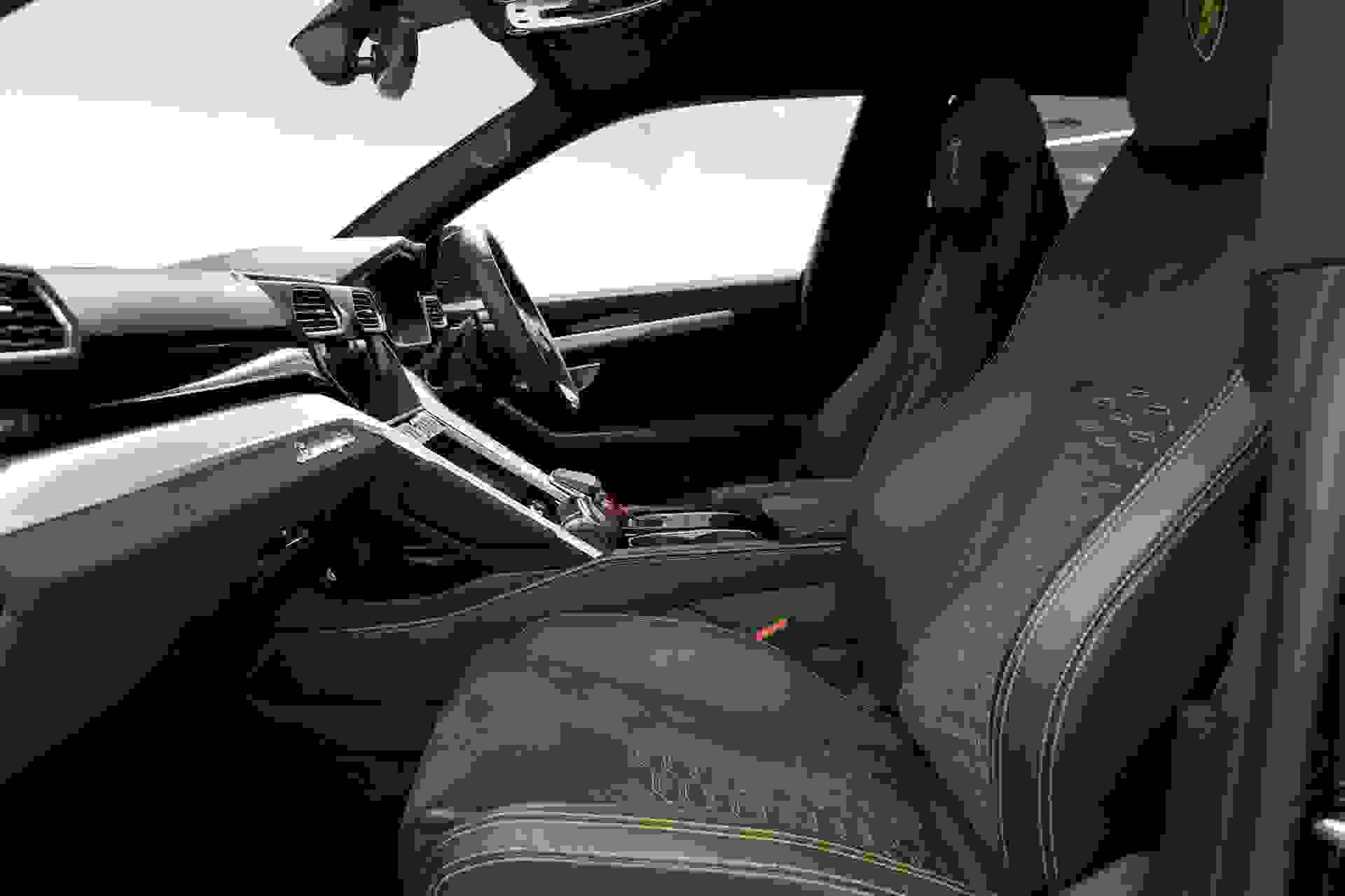 Lamborghini URUS Photo cb9e8f98-6567-4dba-9714-ac156234ace5.jpg