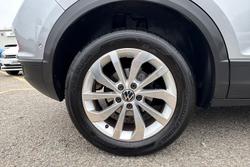 Volkswagen T-Roc Photo 5