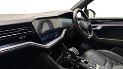 VOLKSWAGEN Touareg Photo 2