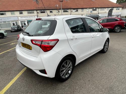 Toyota Yaris Photo cbf31d0e-6fc4-4067-8dae-3ba3d55cd385.jpeg