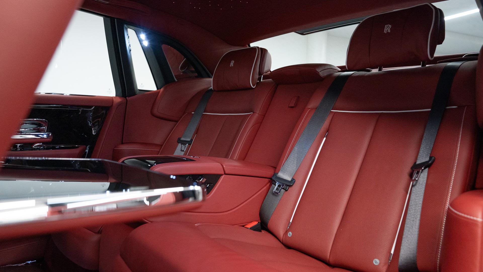 Rolls-Royce Phantom Photo cbffd0a3-b86e-4a4b-8309-3601545d5ee5.jpg