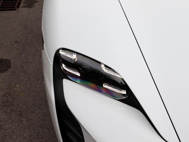 PORSCHE Taycan Photo 8