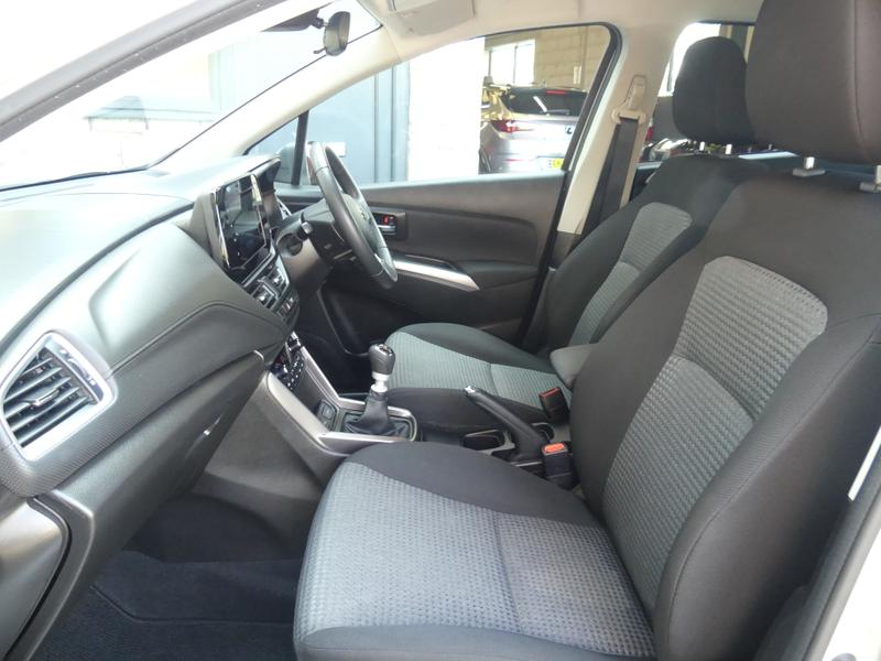 Suzuki S-Cross Photo cc57d777-ccb3-4cc9-9f16-c153be75fd42.jpg