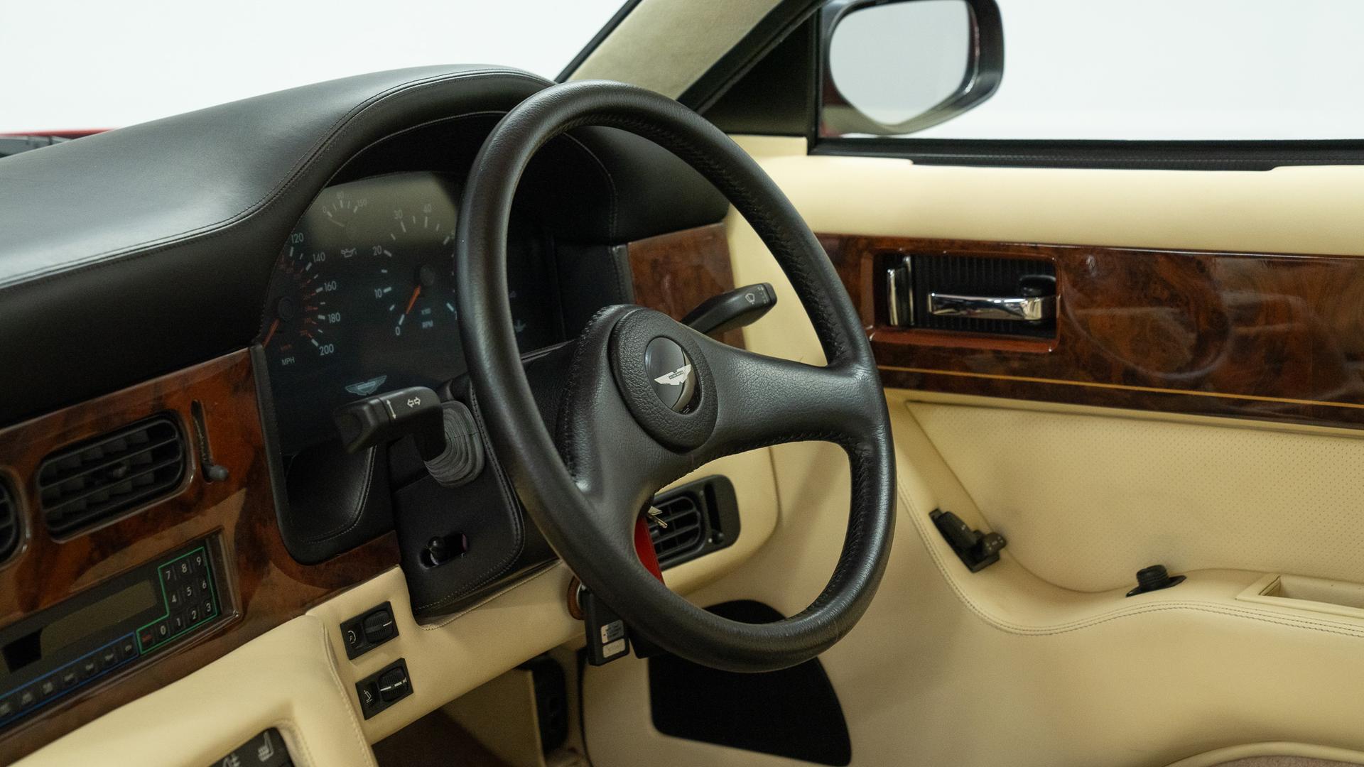 Aston Martin Virage Photo cc651127-be67-4e28-8ddc-f5c1a8158e3a.jpg