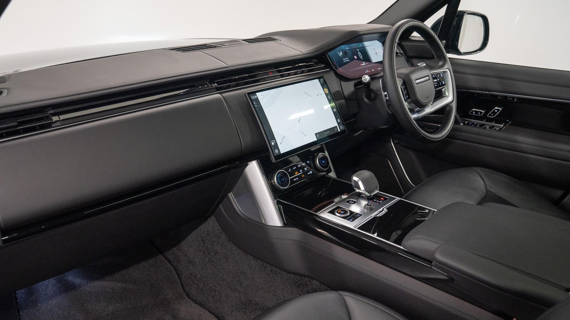 Land Rover RANGE ROVER Photo cc81d576-36de-4ac1-bbe0-34c050d5e7d1.jpg