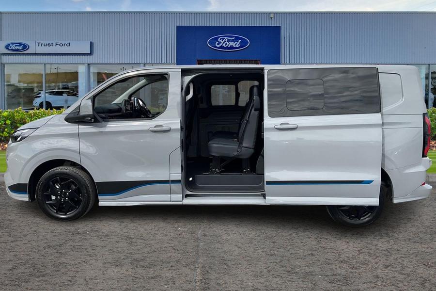 Ford TRANSIT CUSTOM Photo cc885301-fc68-4ae8-8524-b394478a12f8.jpg