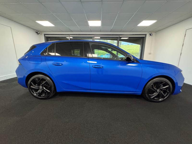 Vauxhall Astra Photo cc8f868f-02eb-48a1-8dcc-0df9b5e2a931.jpg