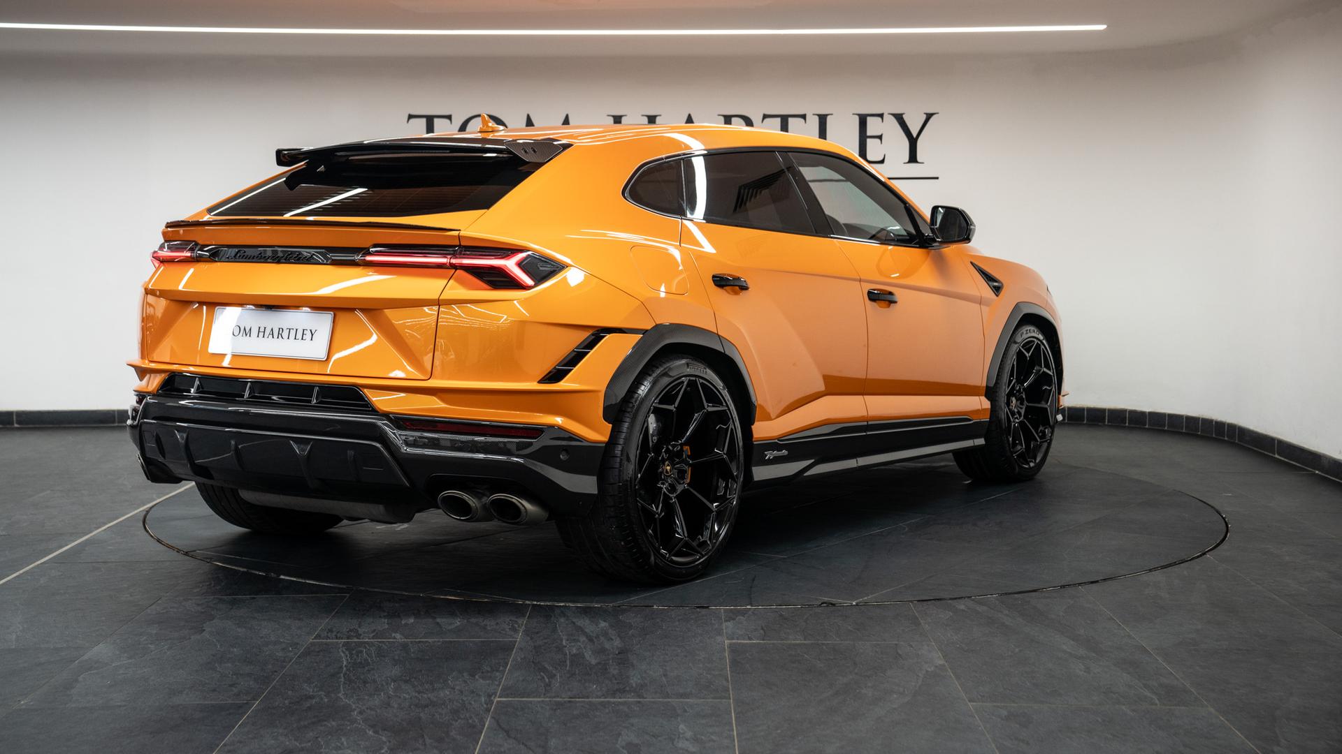 LAMBORGHINI Urus Photo cc962dfa-b65d-4aa7-926d-2828554a688e.jpg