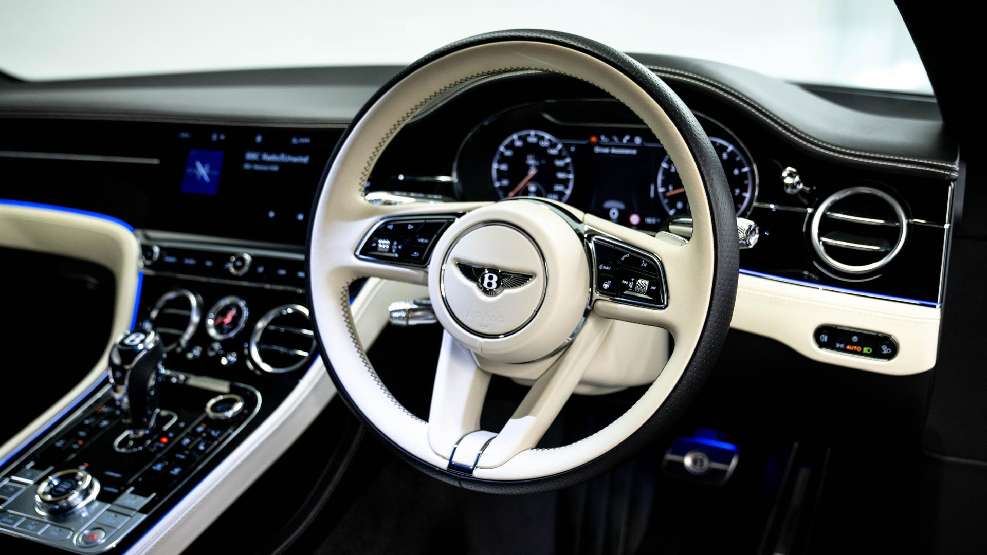 Bentley Continental Photo cca970bc-2389-498b-ad96-42feccfeaf1a.jpg