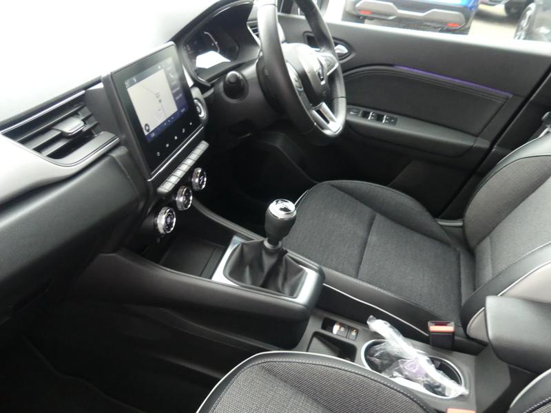 Renault Captur Photo ccc33dee-122a-4265-babf-2c78f079be37.jpg