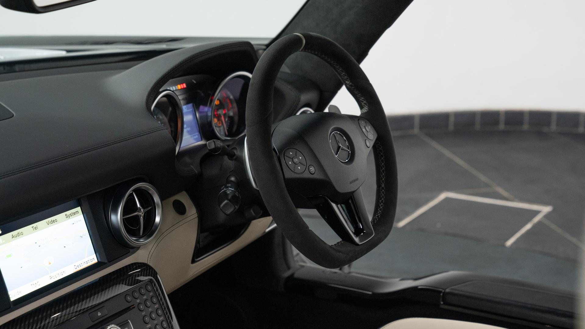 Mercedes-Benz SLS Photo ccef3113-a406-433b-a7dd-1a34e9100d06.jpg