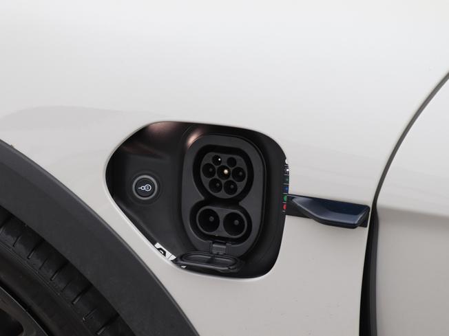 PORSCHE Taycan Photo 15