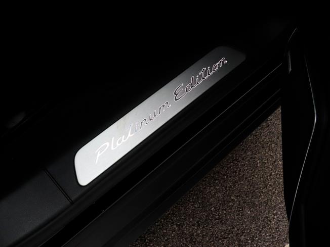 PORSCHE Panamera Photo 10