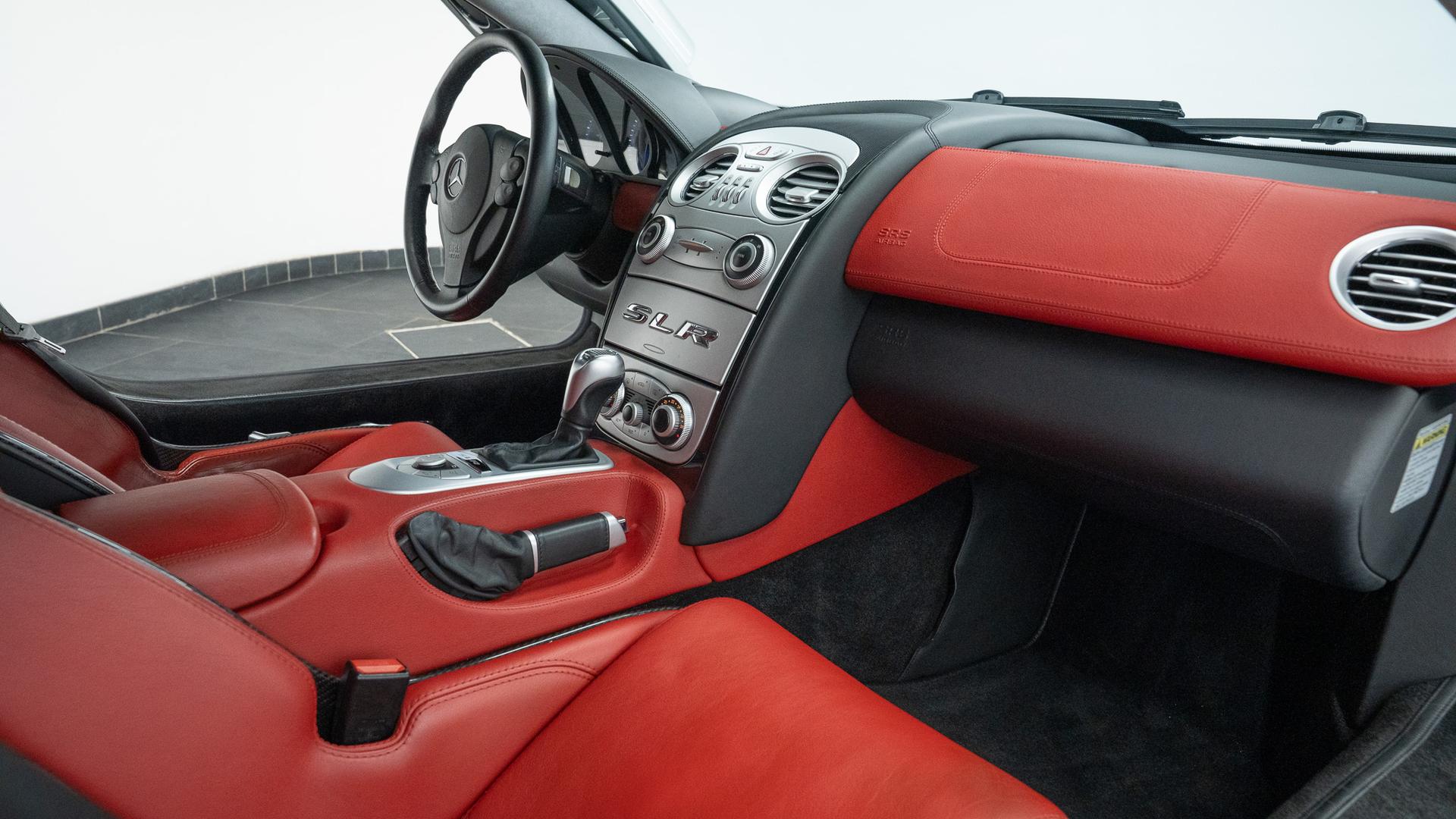 Mercedes-Benz McLaren Photo cd0e86b2-23b1-4e7f-8644-02b9ba54fe02.jpg