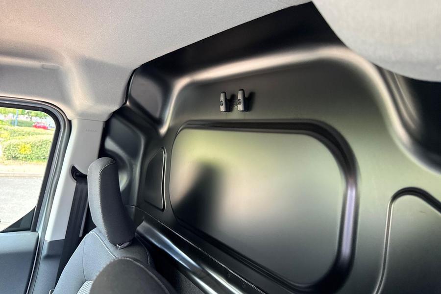 Ford TRANSIT COURIER Photo cd1d4c8f-edf8-4593-8980-ba6cb67714ba.jpg