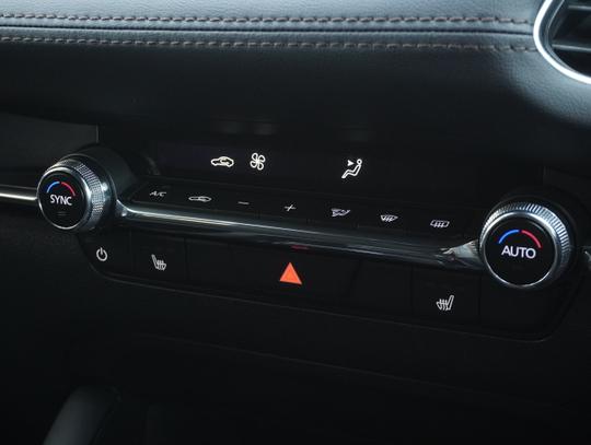 Mazda 3 Photo cd29b584-07fa-425c-9d33-b7de2a9197f2.jpg