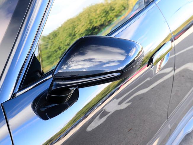 PORSCHE Taycan Photo 12