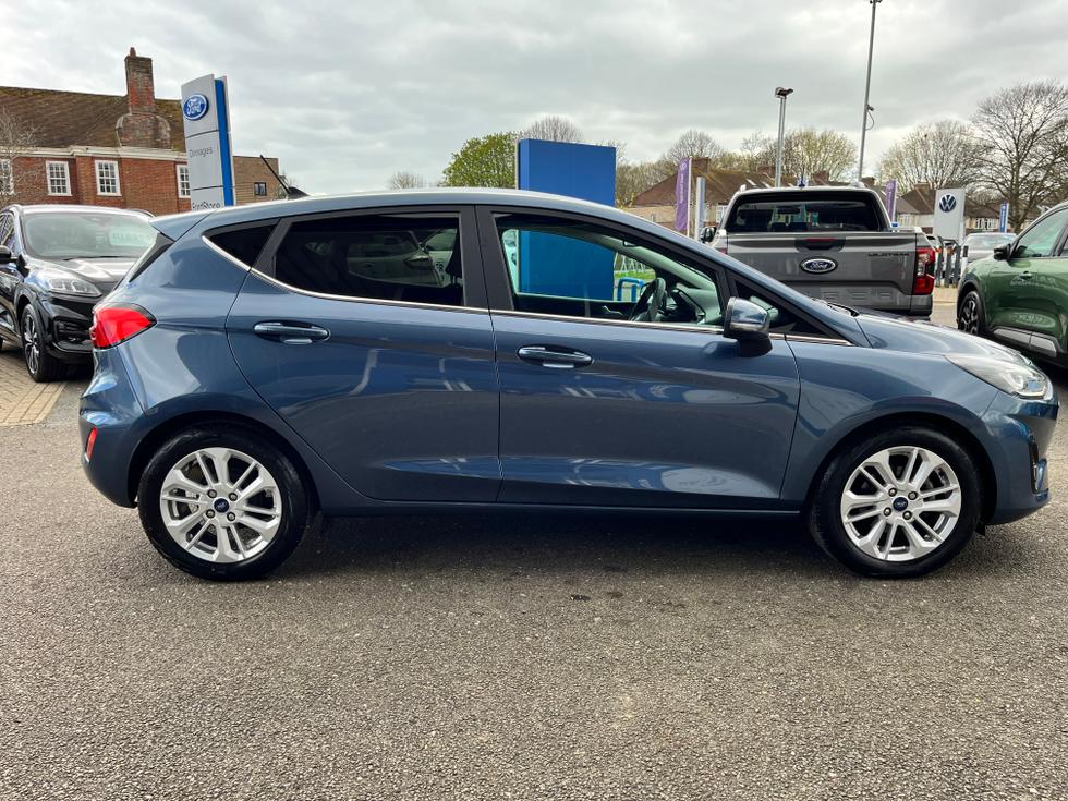 Ford Fiesta Photo cd4e5da4-be7a-4083-a978-e80cd45c690a.jpg