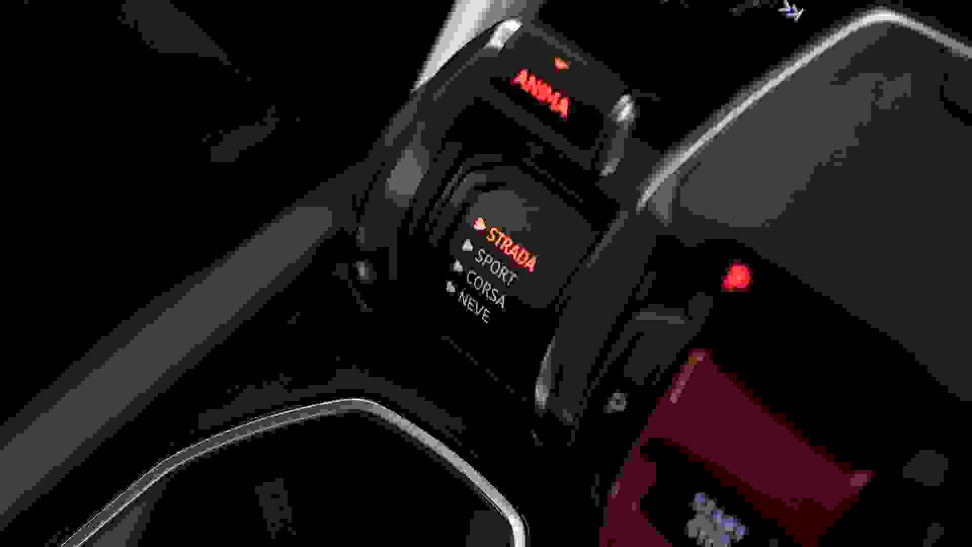 Lamborghini Urus Photo cd606cc0-1536-4005-9c78-3bb08eca42c6.jpg