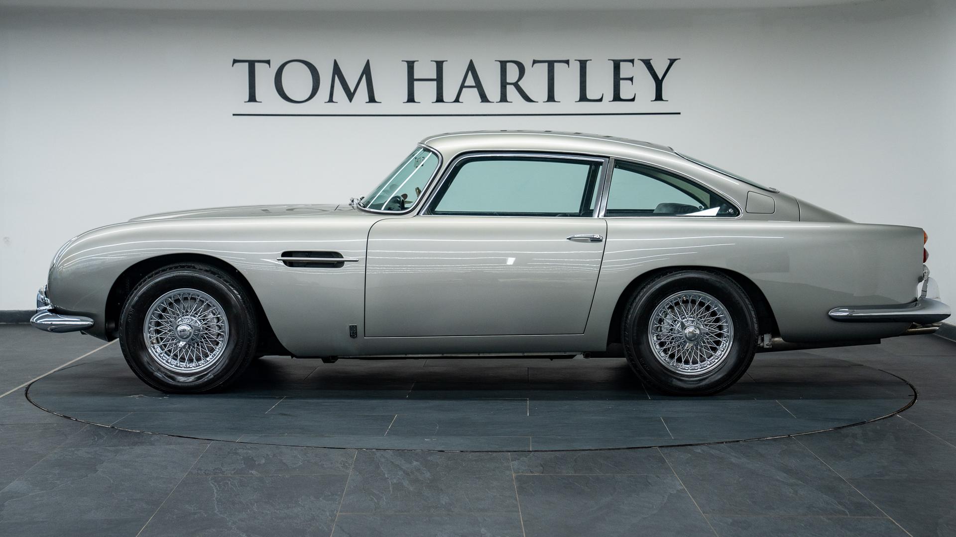 Aston Martin DB5 Photo cd633103-8d30-4b87-9702-e410362b4595.jpg