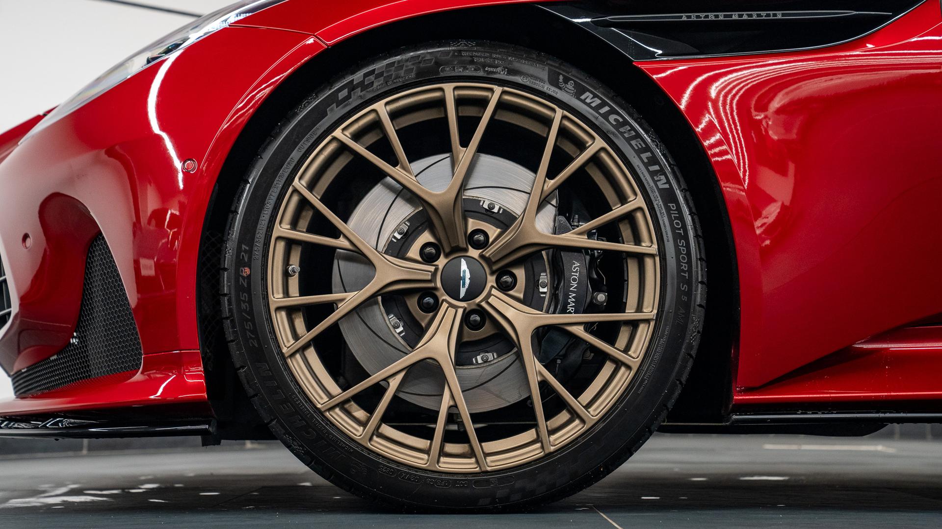 Aston Martin DB12 Photo cd6624b0-a000-4d3e-86f4-73e1fb0d336b.jpg