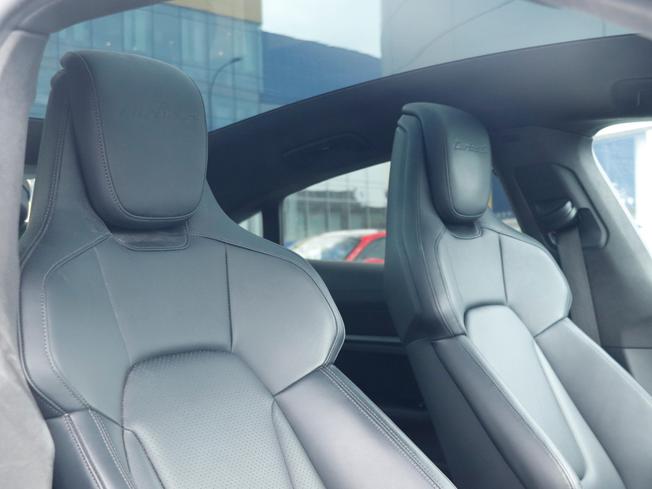 PORSCHE Taycan Photo 38