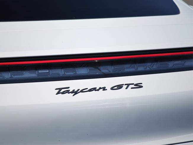 PORSCHE Taycan Photo 7