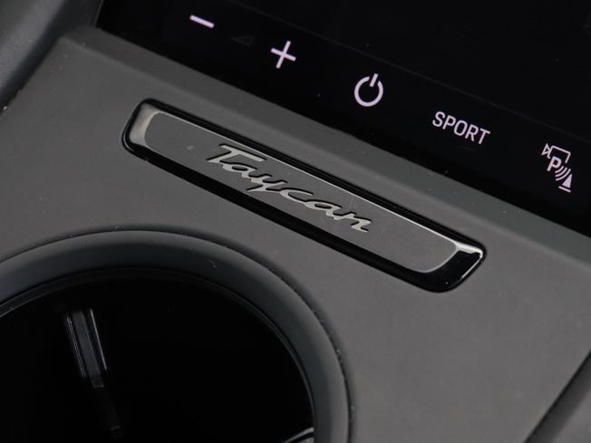 PORSCHE Taycan Photo 22