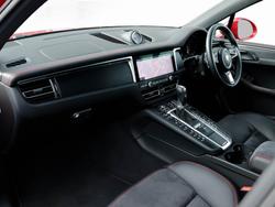PORSCHE Macan Photo 3