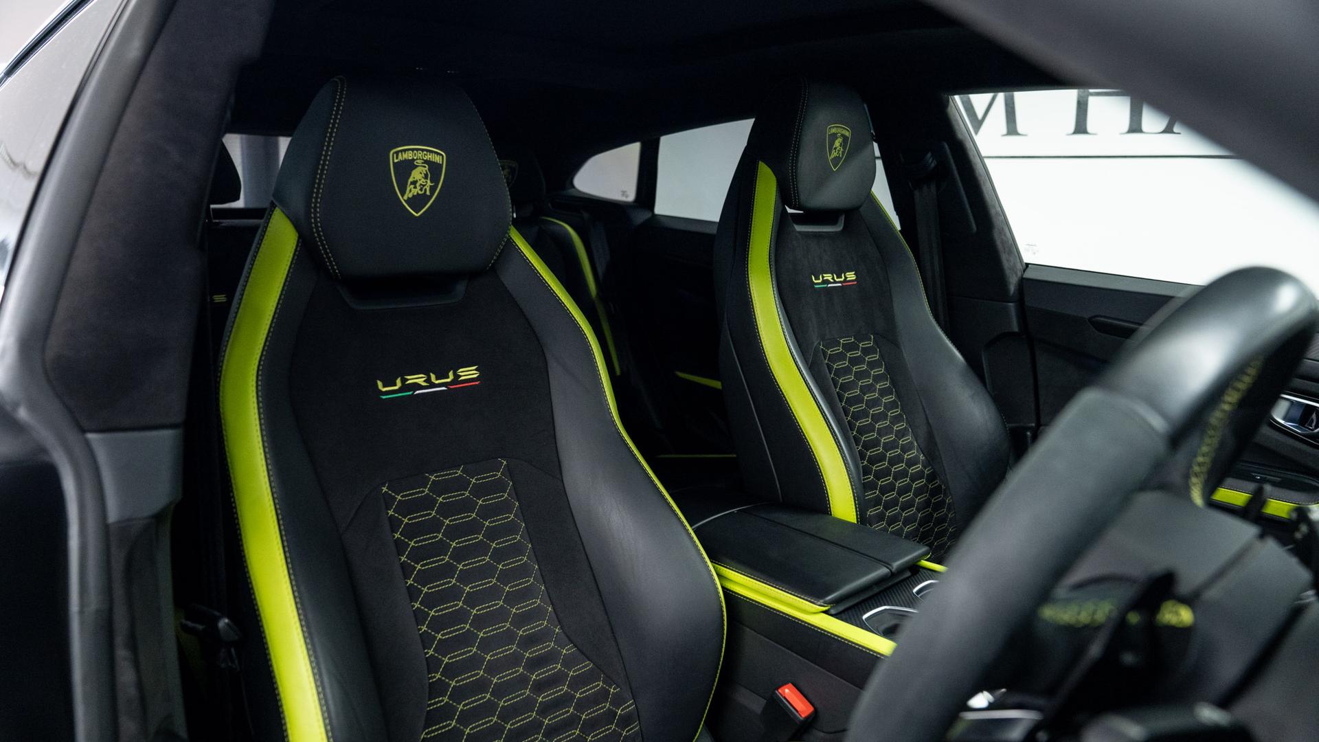LAMBORGHINI Urus Photo cd899de0-e5dc-42d4-acf5-d14f7072f770.jpg