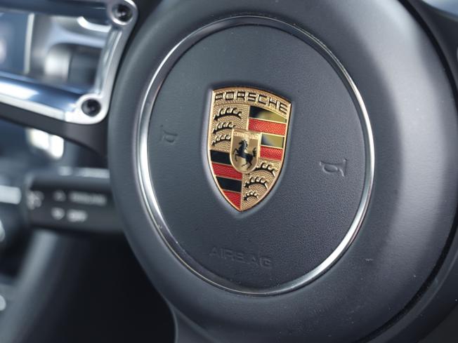 PORSCHE 718 Cayman Photo 33