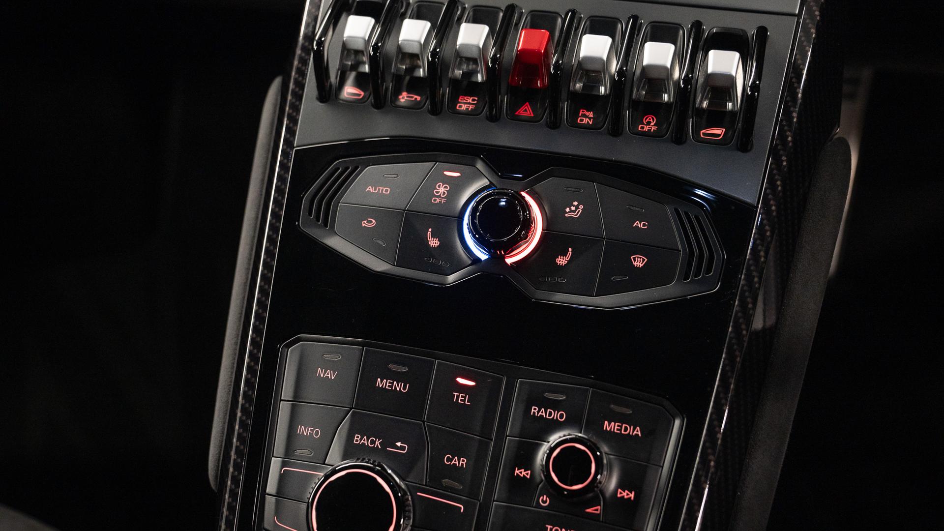 LAMBORGHINI Huracan Photo cd9dc018-4ad6-4610-b7cb-4ba3b439674f.jpg