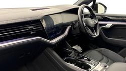 VOLKSWAGEN Touareg Photo 2