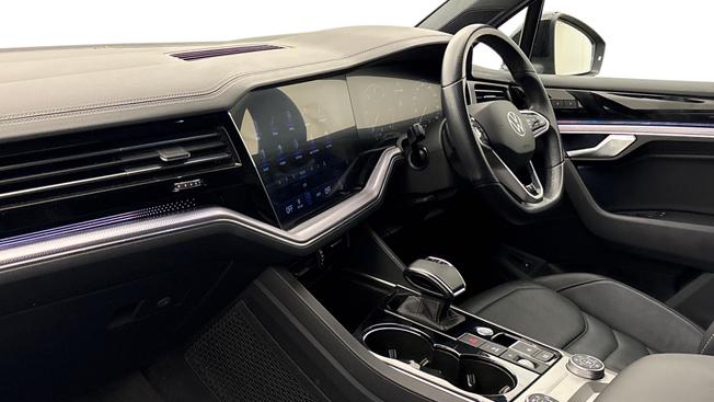 VOLKSWAGEN Touareg Photo 2