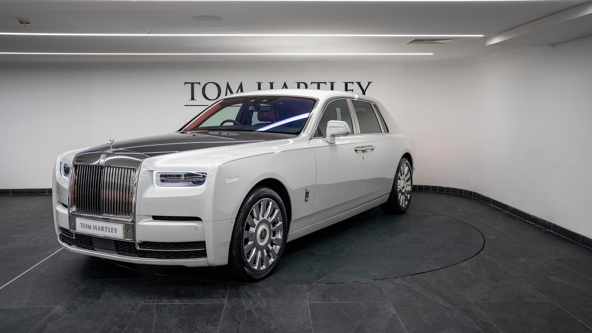 Rolls-Royce Phantom Photo cdafcf2b-55b3-4523-844f-a2f99252fbc7.jpg