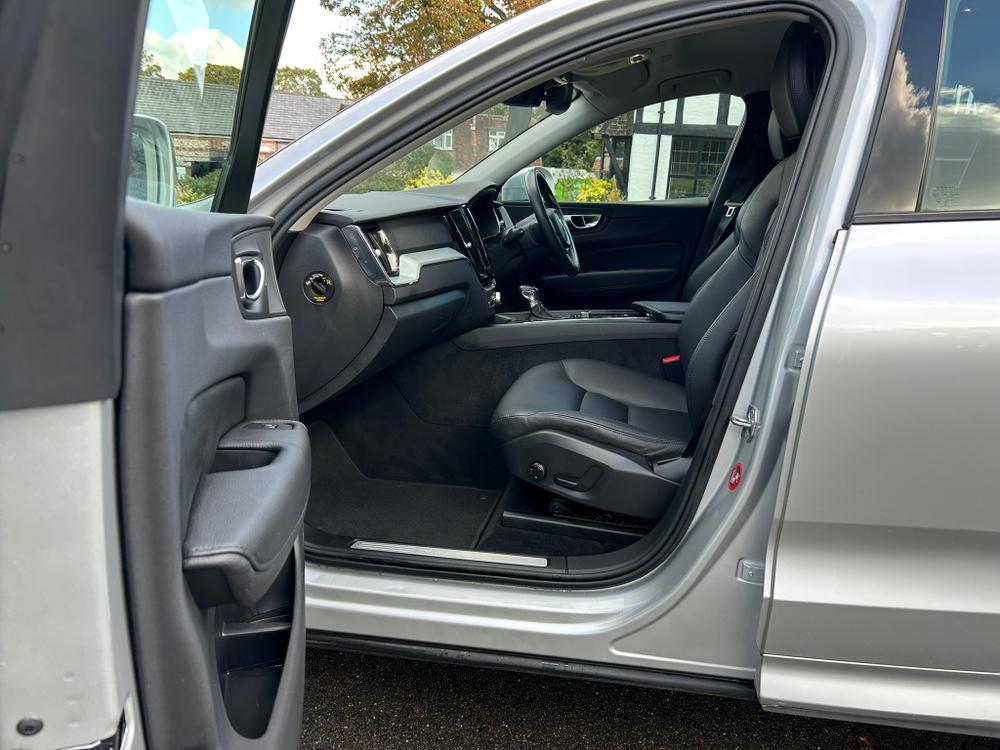 Used Volvo XC60 GY18DBO 33