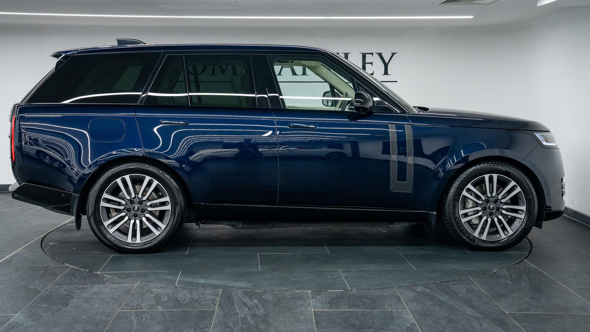Land Rover Range Rover Photo cdea8cd5-c933-4f61-a7e0-7697130c3fb7.jpg