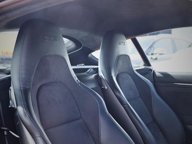 PORSCHE 718 Cayman Photo 20